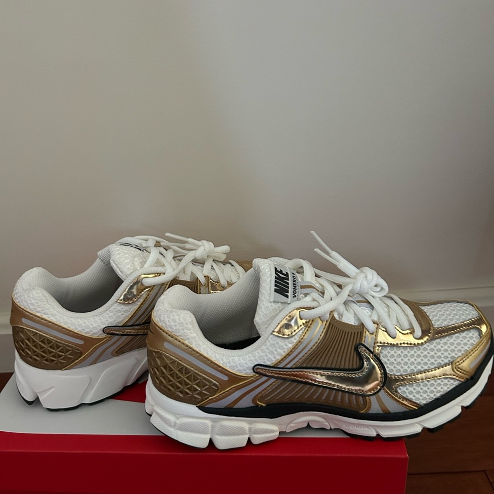 Nike Women’s Zoom Vomero 5 Gold